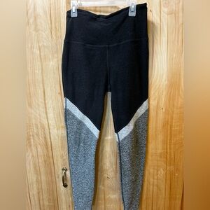 BEYOND YOGA Colorblock High-Waist Leggings in Black and Gray regular length
